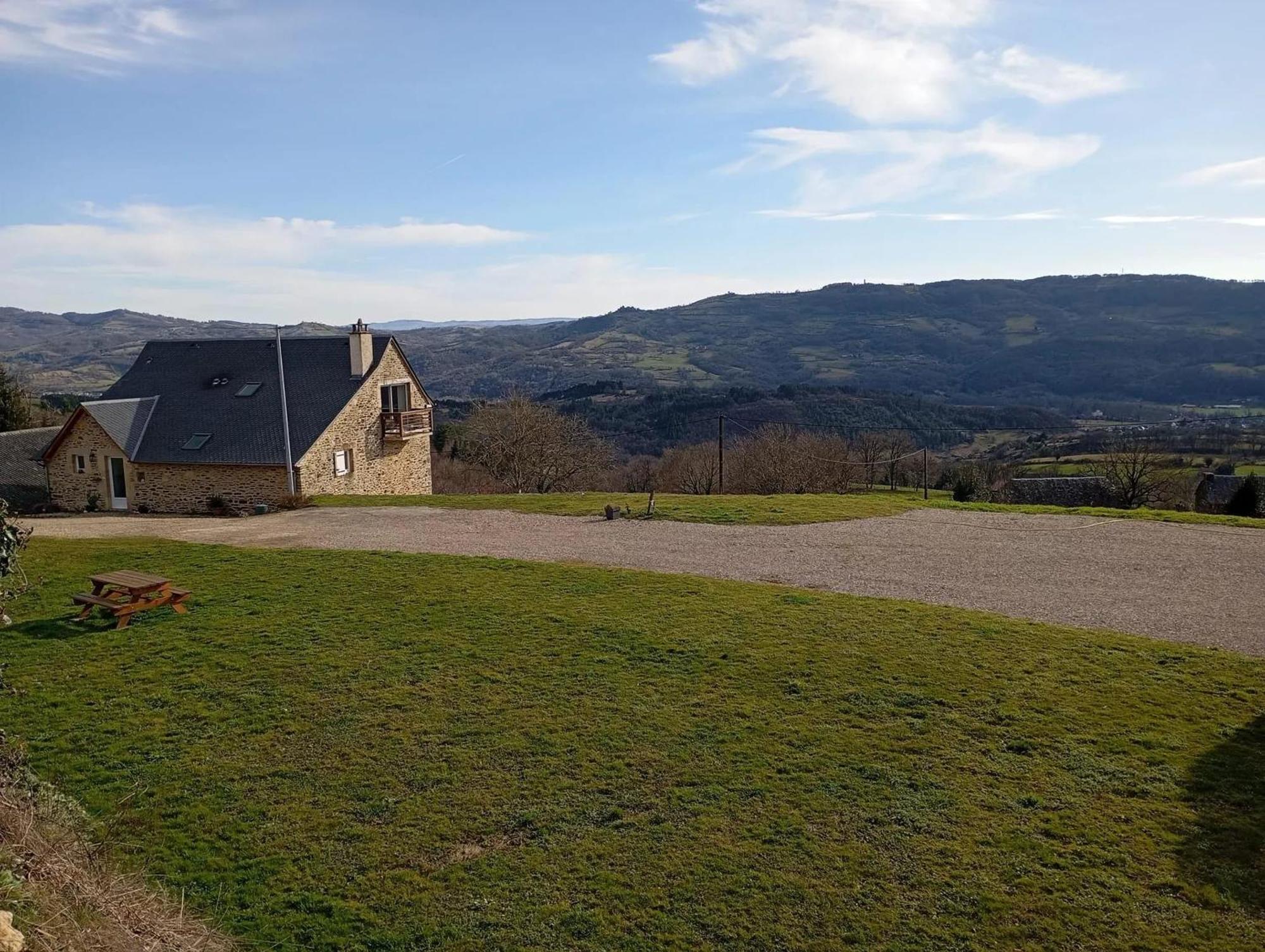 Appartement Charmant A Saint Come D'Olt Vue Montagne 80 M² Balconc ภายนอก รูปภาพ